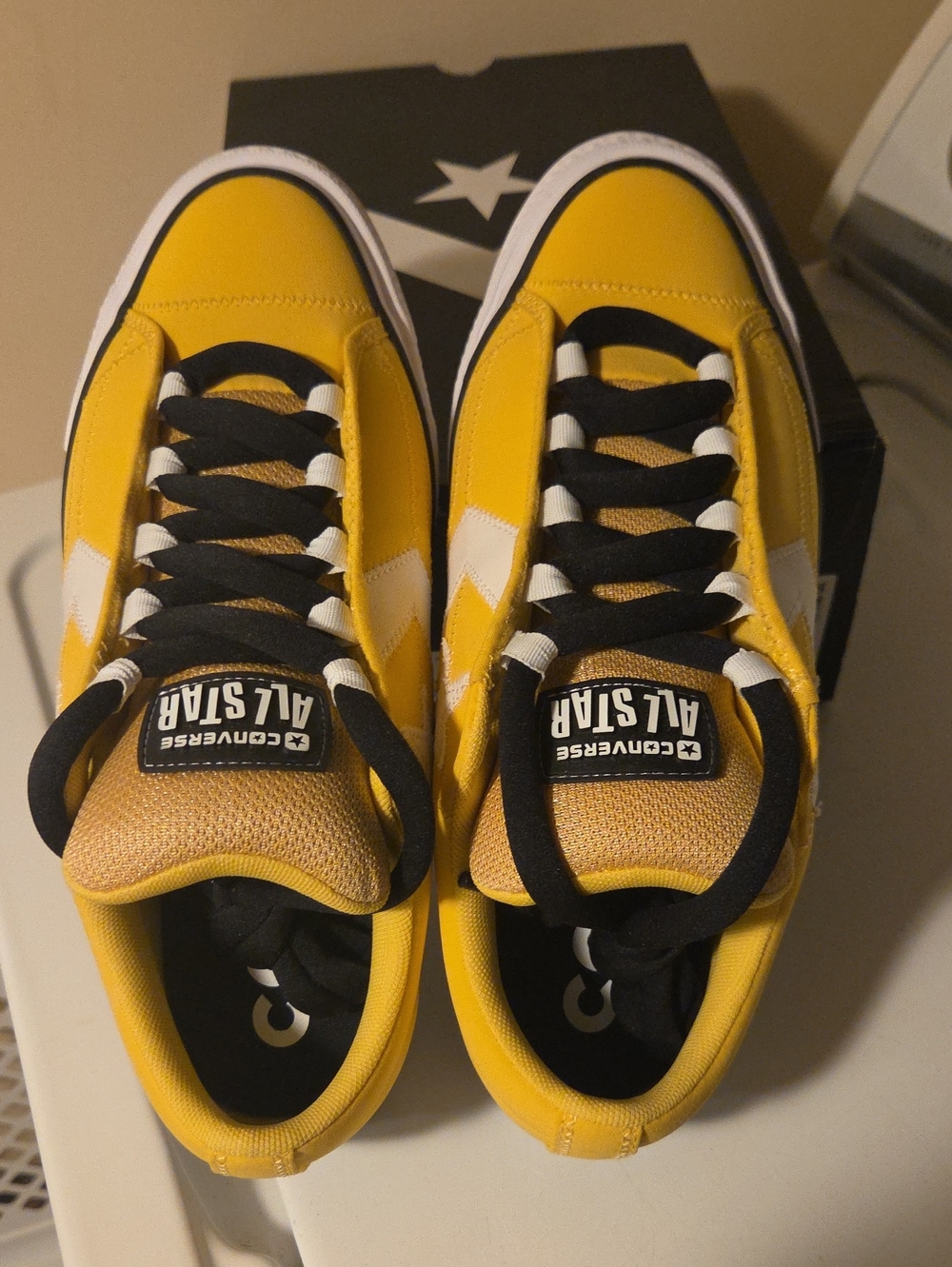 Converse All Star Men's Yellow Low-Top Sneakers 9m...10.5w..Love THESE!